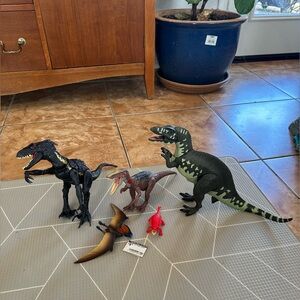 5 dinosaurs Like new. Tyrannosaurus Rex T-Rex. Mattel indoraptor action figure
